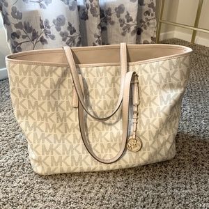 Michael Kors MK Monogram Jetsetter Tote